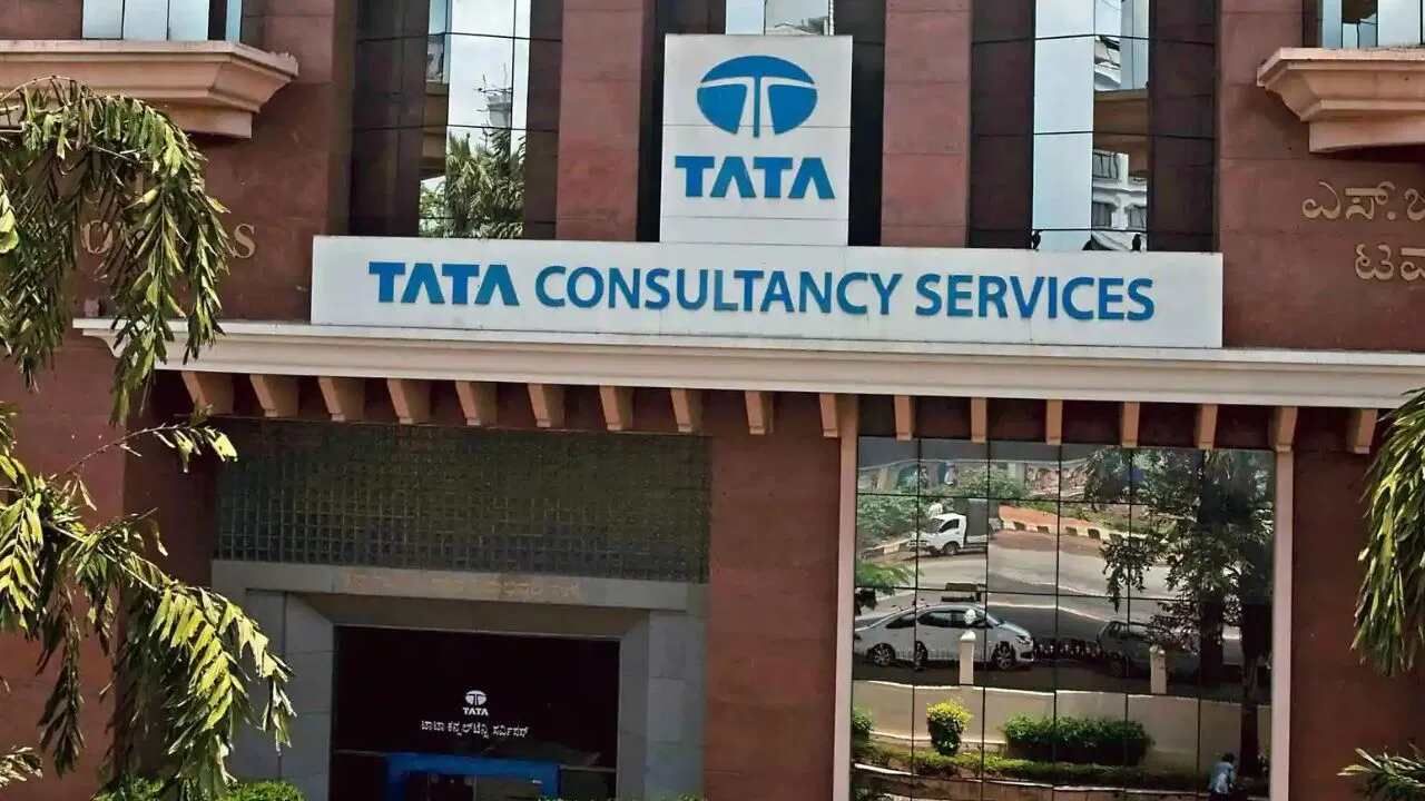 TCS કંપનીનો શેર રૂપિયા 160.70 એટલેકે 4.05%ના વધારા સાથે રૂપિયા 4,133.45 પર બંધ થયો હતો. મંગળવારે  શરૂઆતે તેણે રૂપિયા 4147ની સર્વકાલીન ઉચ્ચ સપાટી બનાવી હતી.