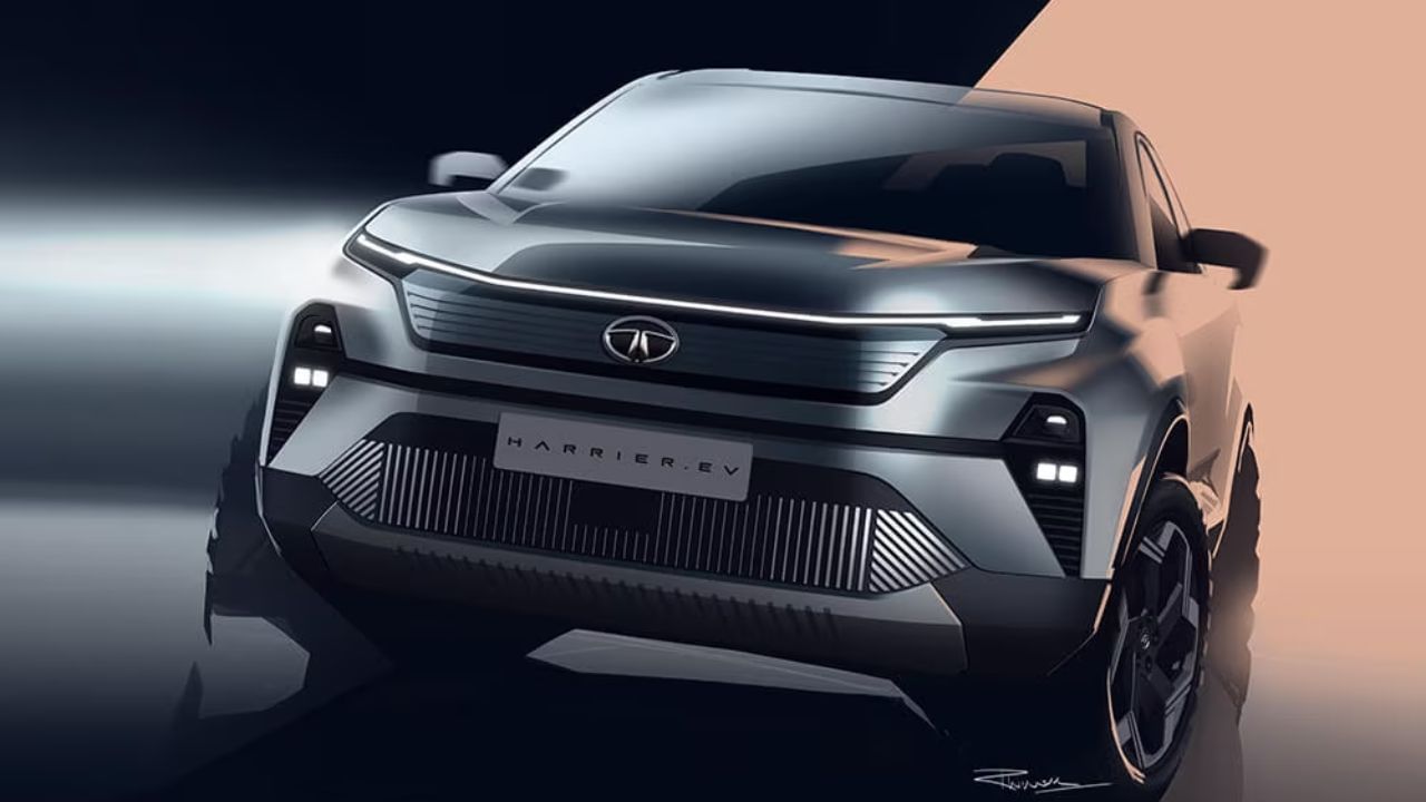 હેરિયર EVમાં નવી સ્ટાઈલની ગ્રિલ, અપડેટેડ ફ્રન્ટ બમ્પર, સ્પ્લિટ સેટઅપ સાથે હેડલેમ્પ્સ અને નવો LED લાઈટ બાર છે. આ સિવાય કારમાં એલોય વ્હીલ્સ, બ્લેક ક્લેડીંગ, ફ્લશ ડોર હેન્ડલ્સ, ઈવી બેજ, નવી ડિઝાઈનના ટેલ લેમ્પ આપવામાં આવ્યા છે.