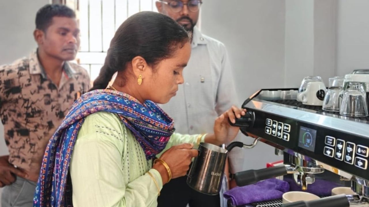 Tribal young trained to make 16 types of coffee surat (1)