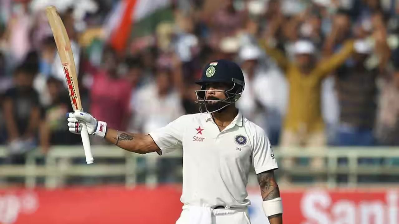 ડી વિલિયર્સે કહ્યું કે કોહલીએ બ્રેક લઈને યોગ્ય કર્યું છે. તેણે કહ્યું કે હા, તેના બીજા બાળકનો જન્મ થવાનો છે. આ પારિવારિક સમય છે અને આ સમય તેમના માટે મહત્વપૂર્ણ છે. મને લાગે છે કે મોટાભાગના લોકોની પ્રાથમિકતા પરિવાર છે, તમે આ માટે વિરાટને જજ ન કરી શકો. હા, અમે તેને મિસ કરી રહ્યા છીએ પરંતુ તેણે સાચો નિર્ણય લીધો છે.