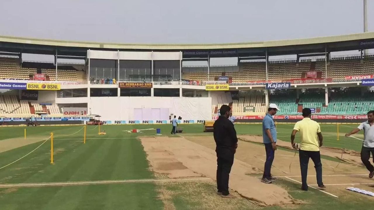 આ મેદાન પર જે પણ ટીમ ટોસ જીતે છે, તે પ્રથમ દાવમાં મોટો સ્કોર કરીને વિરોધી ટીમને સખત પડકાર આપવાનો પ્રયાસ કરશે, કારણ કે ત્રીજા દિવસ પછી પિચ બોલરોને અનુકૂળ થવાનું શરૂ કરશે. આ રીતે ચોથી ઇનિંગ્સમાં બેટિંગ કરી રહેલી ટીમ માટે રન બનાવવું આસાન નહીં હોય.