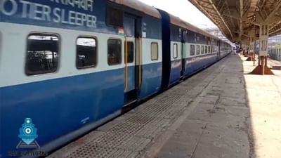 અમદાવાદથી મુંબઈની સૌથી સસ્તી ટ્રેન 20908 સયાજીનગરી એક્સપ્રેસ છે. સયાજીનગરી એક્સપ્રેસ સોમ, મંગળ, બુધ, ગુરુ, શુક્ર, શનિ, રવિના રોજ ચાલે છે.