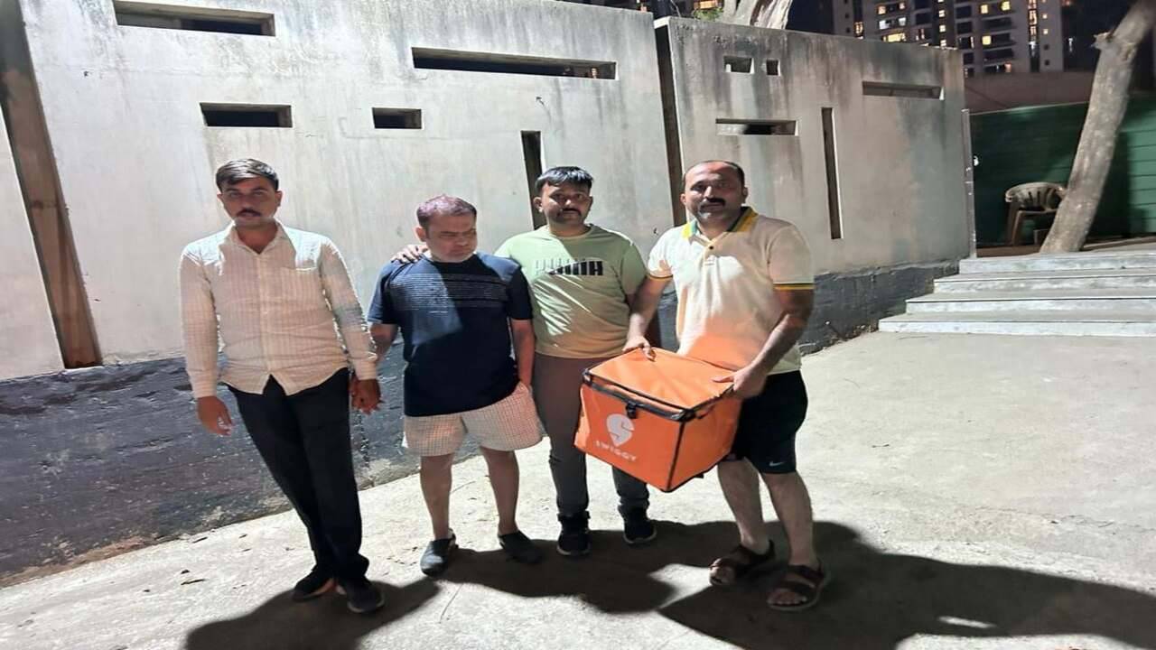 સુરત : 1 વર્ષથી ફરાર ઠગને ડિલિવરી બોય બની પોલીસે પુનાથી ઝડપી પાડ્યો, જુઓ વીડિયો