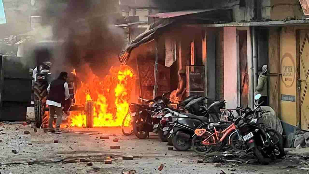 Haldwani violence : હલ્દવાનીમાં હિંસક ટોળાએ, પોલીસ પર ઉતાર્યો 10 દિવસ જૂનો ગુસ્સો ! પોલીસ તપાસમાં થયા અનેક ખુલાસા