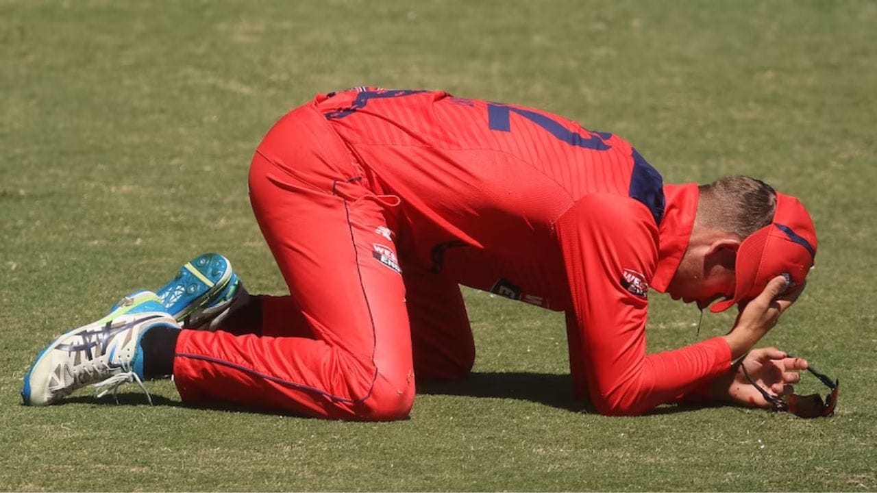 LIVE મેચમાં મેદાન પર વહી ગયુ લોહી, ક્રિકેટર ઘાયલ થઈ જમીન પર પડયો