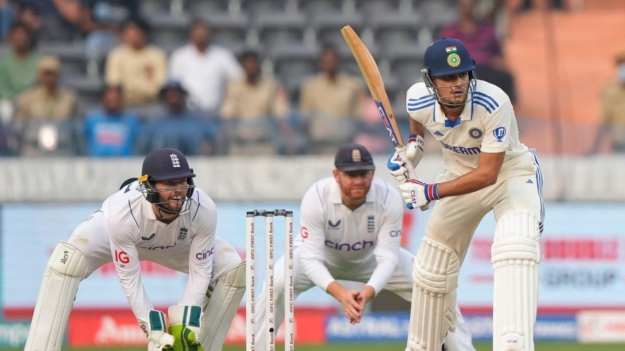 આ ઉપરાંત રજત પાટીદાર અને સરફરાઝ ખાનની પણ ટીમમાં પસંદગી કરવામાં આવી છે. ઓલરાઉન્ડરોમાં આર અશ્વિન, અક્ષર પટેલ, સૌરભ કુમાર, વોશિંગ્ટન સુંદર ટીમ સાથે ઉપલબ્ધ છે. બોલરોમાં જસપ્રિત બુમરાહ, અવેશ ખાન, કુલદીપ યાદવ, મોહમ્મદ સિરાજ, મુકેશ કુમારનો સમાવેશ થાય છે.