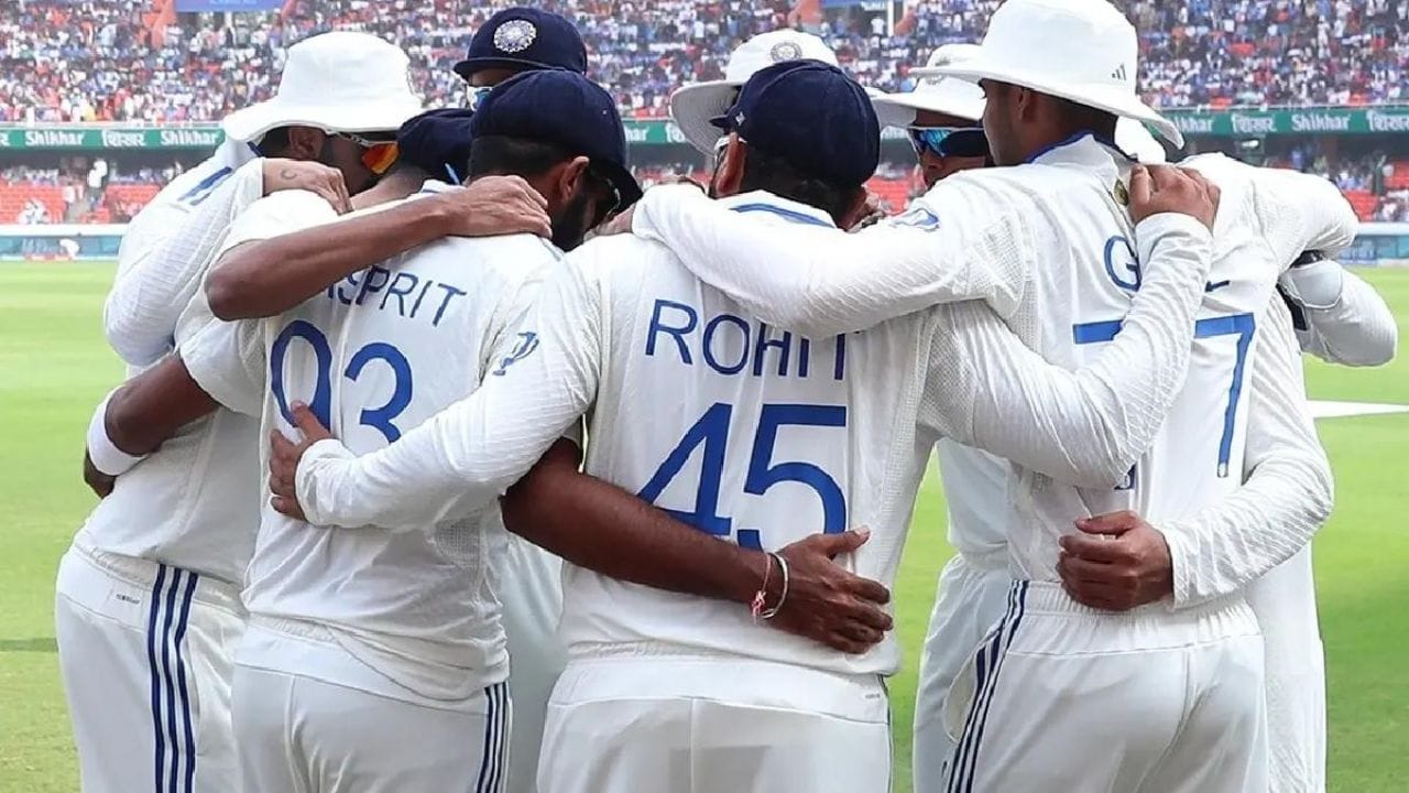 વિરાટ કોહલી બીજી ટેસ્ટ નહીં રમે. રાહુલ અને જાડેજા પણ બહાર છે. હવે રોહિત શર્માની પ્લેઈંગ ઈલેવનમાં પસંદગી માટે 17 ખેલાડીઓ છે જેમાંથી 11 ખેલાડીઓને પ્લેઈંગ ઈલેવનમાં સ્થાન મળશે.જેમાં શ્રીકર ભરત, શુભમન ગિલ, શ્રેયસ અય્યર, યશસ્વી જયસ્વાલ, ધ્રુવ જુરેલનો સમાવેશ થાય છે. 