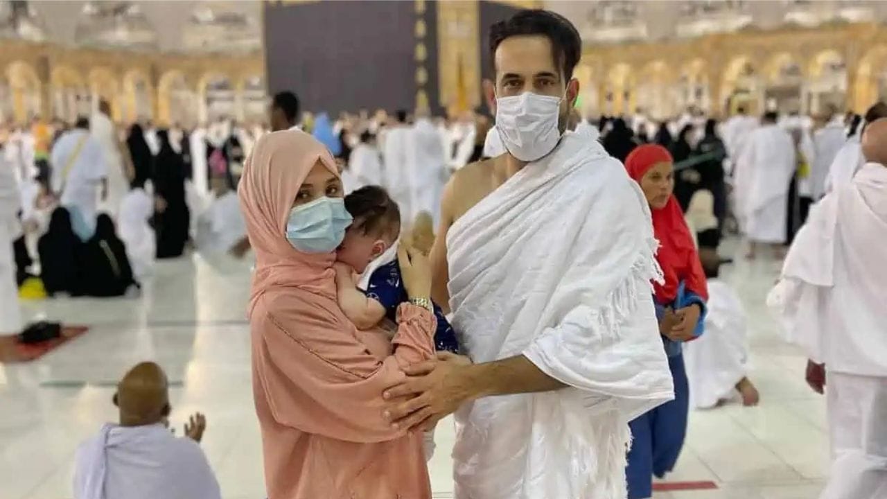 તમને જણાવી દઈએ કે ઈરફાન પઠાણ અને સફા બેગના લગ્ન વર્ષ 2016માં થયા હતા, સફા બેગ હૈદરાબાદની રહેવાસી છે અને એક મોડલ રહી ચૂકી છે. બંનેના લગ્ન મક્કામાં થયા હતા, હવે બંનેને બે બાળકો છે. ઇરફાન પઠાણ ક્રિકેટમાંથી નિવૃત્તિ લીધા પછી ટીવી કોમેન્ટ્રી કરે છે અને તેની ઘણી રીલ્સ સોશિયલ મીડિયા પર વાયરલ પણ થાય છે.