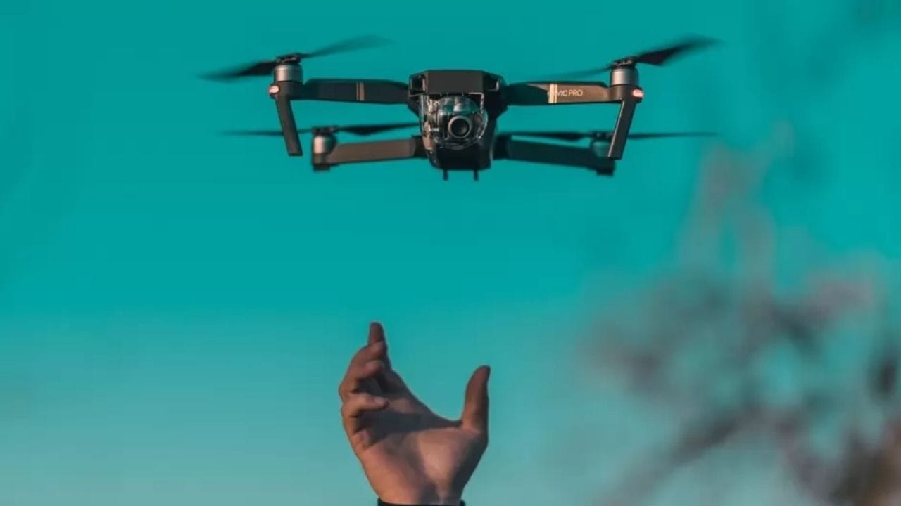 સ્કેન્ડ્રોને તાજેતરમાં જ બેંગલુરુમાં તેમનું ડ્રોન ઓપરેશન્સ કમાન્ડ એન્ડ કંટ્રોલ સેન્ટર શરૂ કર્યું છે. જે તેમને સમગ્ર ભારતમાં તેમના તમામ ડ્રોન ઓપરેશન્સ પર નજર રાખવાની મંજૂરી આપે છે.