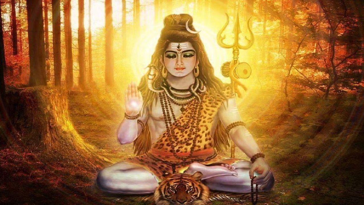 ભગવાન શિવના ગળામાં હંમેશા એક નાગ હોય છે ,જેનું નામ વાસુકી છે. શિવપુરાણમાં આ સાપ વિશે કહેવામાં આવ્યું છે કે તે સાપનો રાજા છે અને તે નાગલોક પર રાજ કરે છે. સમુદ્ર મંથન દરમિયાન, તેણે દોરડાનું કામ કર્યું જેની મદદથી સમુદ્ર મંથન કરવામાં આવ્યું. એવું કહેવાય છે કે વાસુકી નાગ શિવના પરમ ભક્ત હતા. તેમની ભક્તિથી પ્રસન્ન થઈને ભગવાન શિવે તેમને નાગલોકનો રાજા બનાવ્યા અને તેમને તેમના ગળામાં આભૂષણની જેમ લપેટી રાખવાનું વરદાન પણ આપ્યું. જેના કારણે ભગવાન શિવની સુંદરતામાં વધુ વધારો થયો અને નાગલોકના રાજા વાસુકી પણ અમર થઈ ગયા.