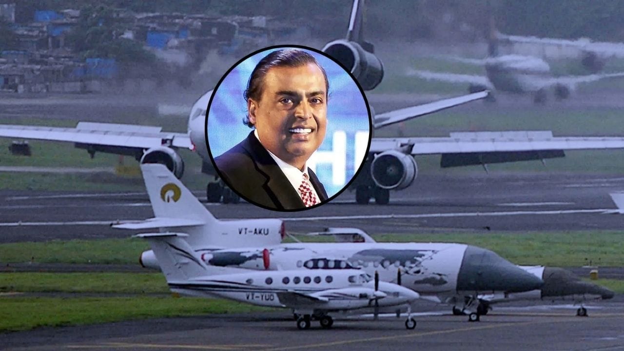 રિલાયન્સ ઇન્ડસ્ટ્રીઝના ચેરમેન મુકેશ અંબાણી ભારતના સૌથી ધનિક ઉદ્યોગપતિ છે. મુકેશ અંબાણીના પ્રાઈવેટ જેટ પ્લેનની વાત કરીએ તો તેમની પાસે બોઇંગ કંપનીનું ખૂબ જ ખાસ 1 ખાનગી જેટ છે અને બિઝનેસ જેટ-2 છે. આ જેટ હવામાં ઉડતી હોટલથી ઓછું નથી. 1004 ચોરસ ફૂટના વિસ્તારવાળા આ પ્લેનમાં ઉત્તમ બોર્ડ રૂમ, એક્ઝિક્યુટિવ ઓફિસ અને ખાનગી બેડરૂમ સ્યુટ જેવી સુવિધાઓ છે. તેની કિંમત લગભગ 400 કરોડ રૂપિયા હોવાનું કહેવાય છે.