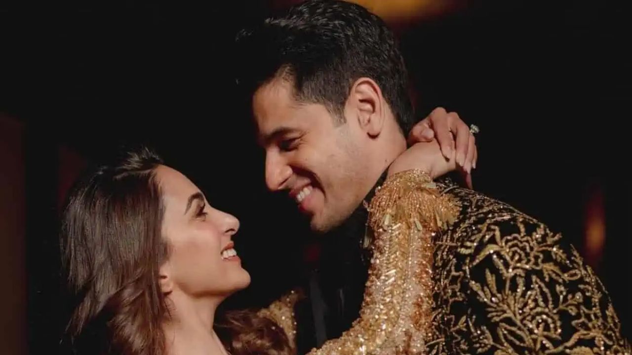 Siddharth Malhotra and Kiara Advani completed a year of their marriage recently.  Meanwhile, Kiara told in an interview what gift Siddharth gave her on her first marriage anniversary. (Photo Credit-Social Media)