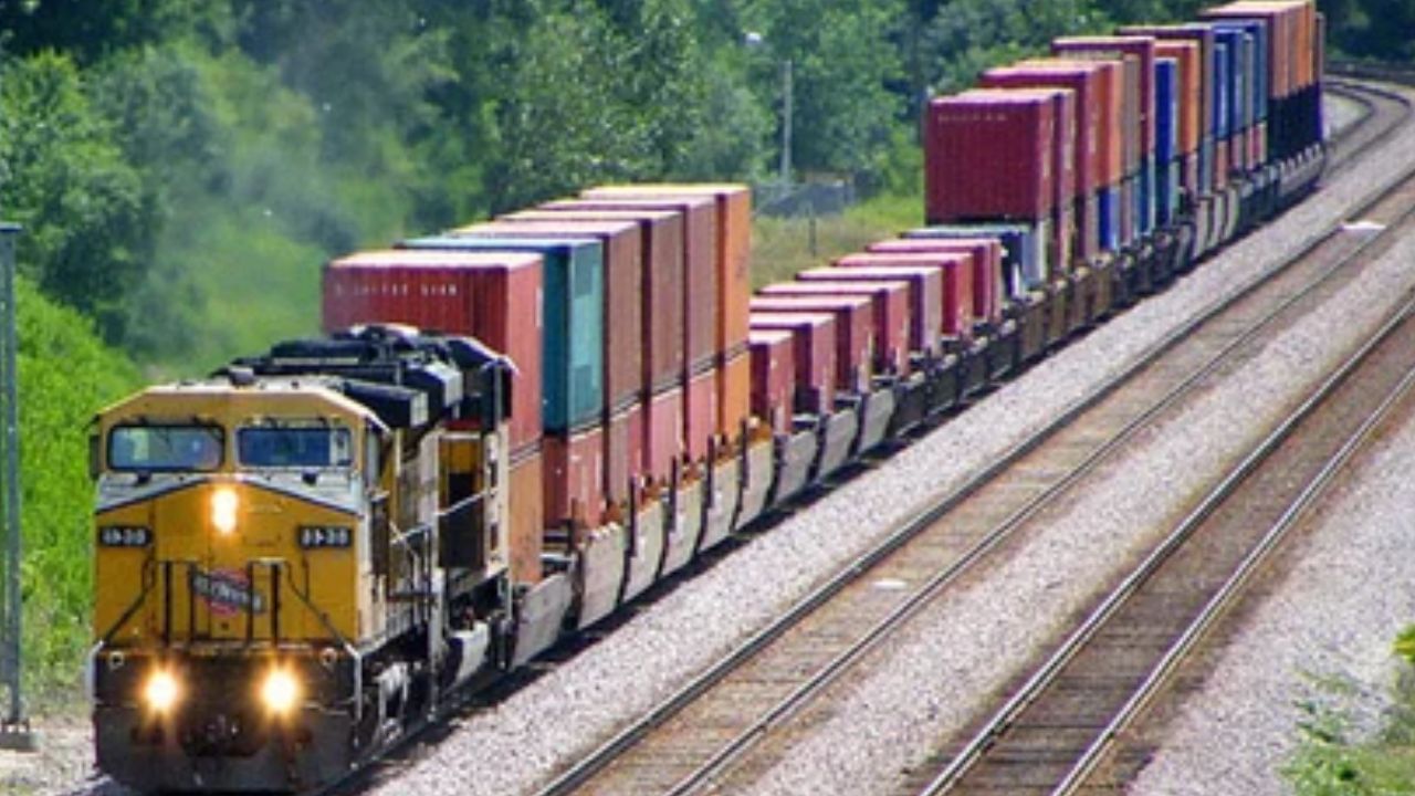 ત્રણ મુખ્ય કોરિડોરમાં એનર્જી, મિનરલ અને સિમેન્ટ કોરિડોર, પોર્ટ કનેક્ટિવિટી કોરિડોર અને હાઇ ટ્રાફિક ડેન્સિટી કોરિડોરનો સમાવેશ થાય છે. 
