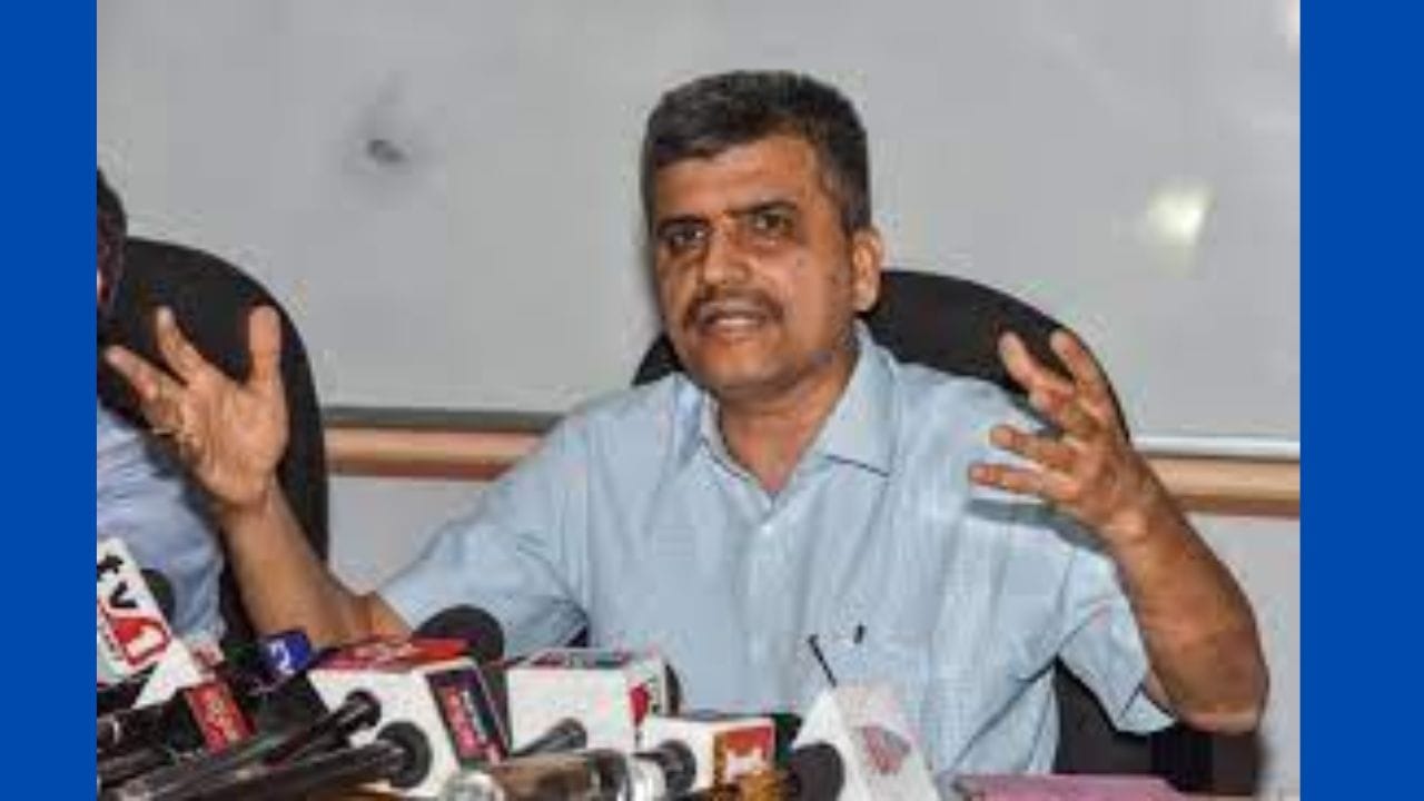 અજય શેઠ- અજય સેઠ, કર્ણાટક કેડરના 1987 બેચના IAS અધિકારી, નાણા મંત્રાલયમાં આર્થિક બાબતોના વિભાગના સચિવ છે. તેઓ વર્ષ 2021માં નાણા મંત્રાલયમાં આવ્યા અને મંત્રાલયના ખૂબ જ મહત્વપૂર્ણ બજેટ વિભાગનું નેતૃત્વ કર્યું. તેઓ ગયા વર્ષે ભારતની અધ્યક્ષતામાં યોજાયેલી G20 બેઠક દરમિયાન ચર્ચામાં આવ્યા હતા.