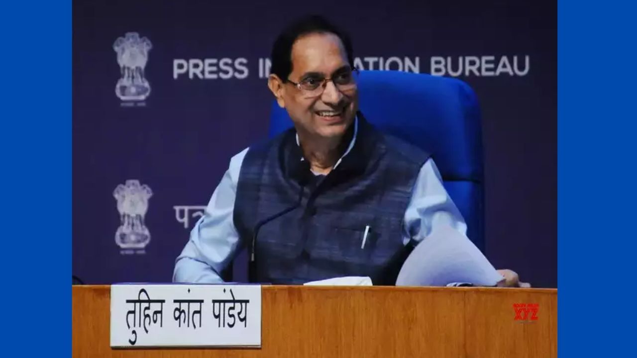 તુહિન કાન્ત પાંડે- તુહિન કાન્તા પાંડે, ડિપાર્ટમેન્ટ ઓફ ઇન્વેસ્ટમેન્ટ એન્ડ પબ્લિક એસેટ મેનેજમેન્ટ (DIPAM) માં સેક્રેટરી, એર ઇન્ડિયાના ખાનગીકરણ અને LIC ના IPOમાં ભજવેલી ભૂમિકા માટે જાણીતા છે. પાંડે ઓડિશા કેડરના 1987 બેચના IAS અધિકારી છે.