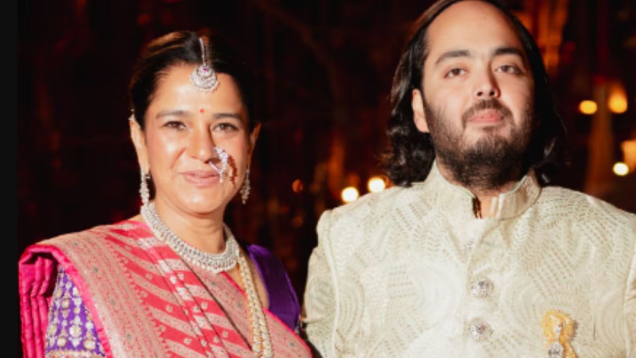 Anant's future mother-in-law Shaila Merchant along with her husband Viren Merchant Anant Ambani's mother-in-law Shaila Merchant is also a businesswoman and the managing director of Encore.
