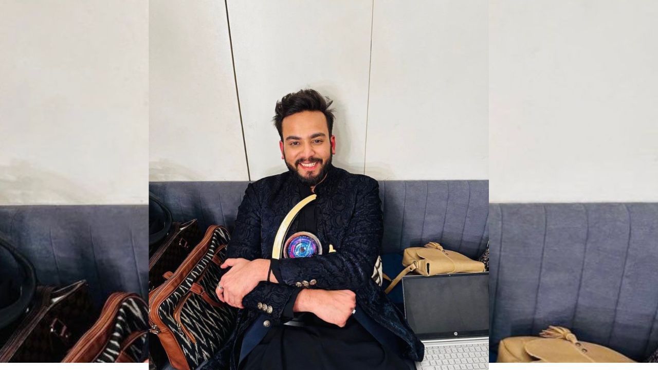 એલ્વિશ યાદવનું દુબઈમાં પણ એક આલીશાન ઘર છે. તેમણે પોતાની યુટ્યુબ ચેનલ પર બ્લોગ બનાવી આ જાણકારી આપી હતી. ખુબ નાની ઉંમરે એલ્વિશ યાદવ મોટું નામ કમાય ચુક્યો છે. એલ્વિશ યાદવને મોંઘી ગાડીઓનો પણ શૌખ છે. તેમની પાસે લાખોથી લઈ કરોડો રુપિયાની ગાડી છે.