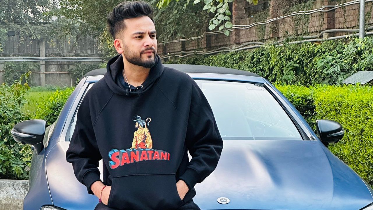 યાદવનો જન્મ 14 સપ્ટેમ્બર 1997ના રોજ સિદ્ધાર્થ યાદવ તરીકે રામ અવતાર યાદવ અને સુષ્મા યાદવને હરિયાણાના હિન્દુ યાદવ યદુવંશી પરિવારમાં થયો હતો. યાદવ એમિટી ઈન્ટરનેશનલ સ્કૂલમાંથી શાળાકીય અભ્યાસ પૂર્ણ કર્યો છે. જ્યારે તેમની બેચલર ઑફ કોમર્સની ડિગ્રી પૂર્ણ કરવા દિલ્હીની હંસરાજ કૉલેજમાંથી લીધી છે.