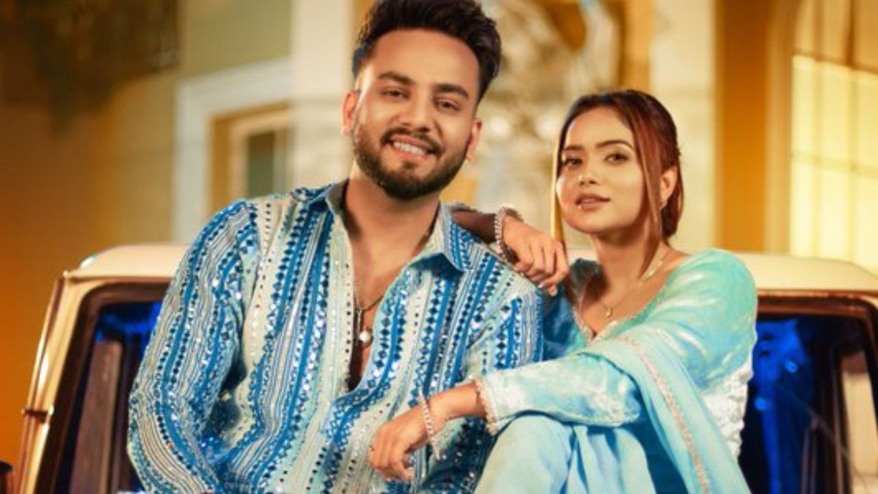 તમને જણાવી દઈએ કે, એલ્વિશ યાદવને બિગ બોસ ઓટીટીની બીજી સીઝનમાં વાઈલ્ડકાર્ડ એન્ટ્રી મળી હતી. તે શરુઆતથી એક સ્ટ્રોન્ગ સ્પર્ધકના લિસ્ટમાં આવતો હતો. બિગ બોસ ઓટીટીનો વિજેતા બની ટ્રોફી જીતી હતી.