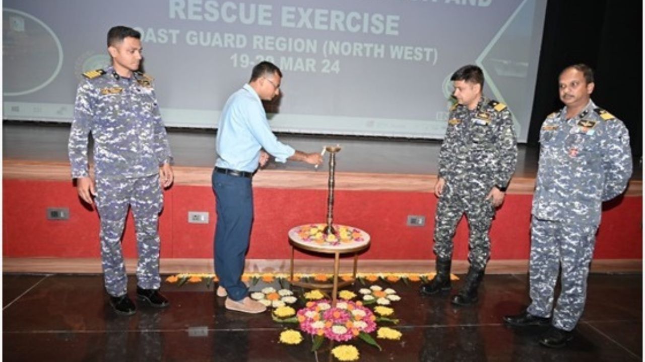 Indian Coast Guard conducts maritime search and rescue exercise (4)