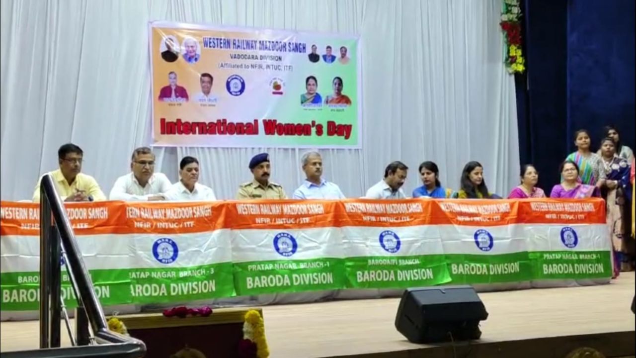 International Womens Day celebrated by Western Railway Mazdoor Sangh Vadodara mandal (1)