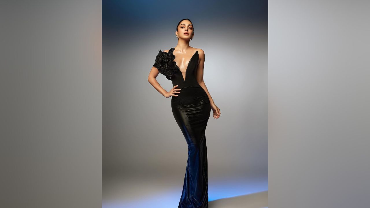 Kiara Advani Is a Total Seductress in Sexy Cut-Out Black Dress (Watch  Video) | 👗 LatestLY