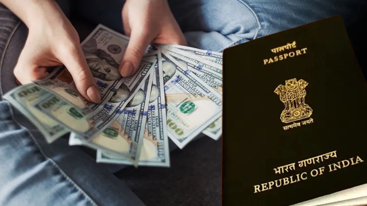 જ્યારે કોઈ વિદેશી ભારત આવે છે, ત્યારે તે જરૂરિયાત મુજબ વિદેશી ચલણ લાવી શકે છે. જો કે, ચલણી નોટ, બેંક નોટ્સ અથવા પ્રવાસીઓના ચેકના રૂપમાં વિદેશી ચલણનું કુલ મૂલ્ય 10,000 US ડોલર કે તેથી વધુ હોય તો કરન્સી ડેક્લેરેશન ફોર્મ (CDF) ભરવું પડશે. 