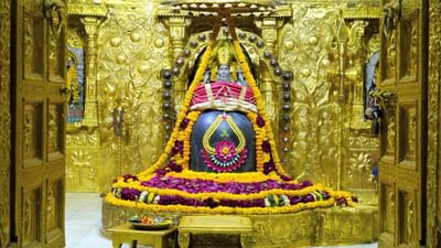 મહાશિવરાત્રીને ધ્યાને રાખી દેવાધિદેવના દર્શનાર્થે આવતા ભાવિકો માટે મંદિર 42 કલાક ખુલ્લુ રહેશે. આ દિવસે મંદિર દ્વારા અનેક આયોજનો કરવામાં આવ્યા છે. સવારે 4 વાગ્યાથી મંદિર દર્શનાર્થીઓ માટે ખુલ્લુ રહેશે તેમજ અનેકવિધ ભક્તિમય આયોજનો કરવામાં આવ્યા છે. 