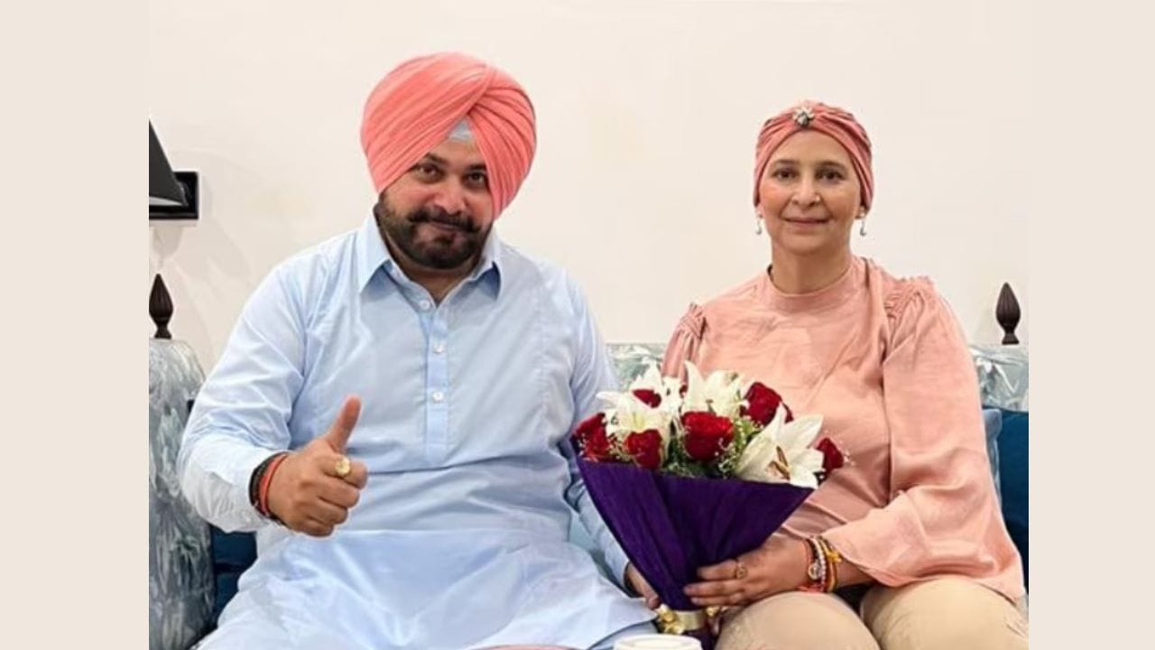 નવજોત સિંહ સિદ્ધુએ અગાઉ પત્નીની નાદુરસ્ત તબિયતને કારણે લોકસભાની ચૂંટણી લડવાનો ઈન્કાર કરી દીધો હતો. કોંગ્રેસ પટિયાલાથી નવજોત સિંહ સિદ્ધુને મેદાનમાં ઉતારવાની તૈયારી કરી રહી હતી, પરંતુ નવજોત સિંહ સિદ્ધુએ કેન્સરથી પીડિત તેમની પત્નીની સારવાર અને તેમની ખરાબ તબિયતને કારણે લોકસભાની ચૂંટણી લડવાનો ઇનકાર કર્યો હતો.