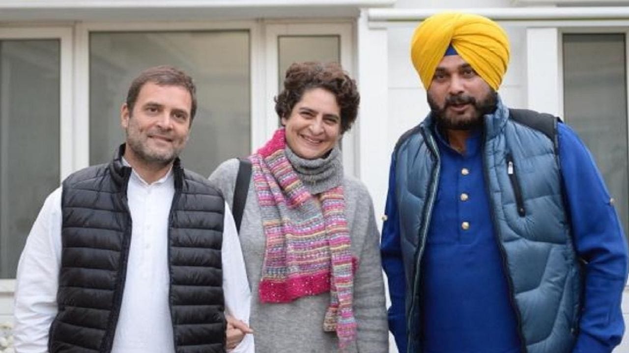 આ દરમિયાન એવા સમાચાર પણ આવ્યા કે સિદ્ધુનો પંજાબ કોંગ્રેસના નેતૃત્વ સાથે વિવાદ ચાલી રહ્યો છે. એવી પણ અફવા હતી કે તેઓ ફરીથી ભાજપમાં જોડાશે. અફવાઓ પર, સિદ્ધુની ટીમે કહ્યું કે તેઓ કોંગ્રેસ અને રાહુલ ગાંધી, પ્રિયંકા ગાંધીની સાથે મજબૂત રીતે ઉભા છે. અટકળો વચ્ચે, નવજોત સિંહ સિદ્ધુએ X પર તેમના હેન્ડલ પર રાહુલ ગાંધી અને પ્રિયંકા ગાંધી સાથેની તેમની જૂની તસવીર ફરીથી પોસ્ટ કરી હતી. આ પોસ્ટ નવજોત સિંહ સિદ્ધુ દ્વારા 3 એપ્રિલ 2023 ના રોજ કરવામાં આવી હતી જ્યારે તેઓ રોડવેઝ કેસમાં 1 વર્ષની સજા ભોગવીને જેલમાંથી બહાર આવ્યા હતા અને રાહુલ અને પ્રિયંકા ગાંધીને મળવા ગયા હતા. આ પોસ્ટમાં તેણે રાહુલ ગાંધીને પોતાના માર્ગદર્શક ગણાવ્યા હતા.