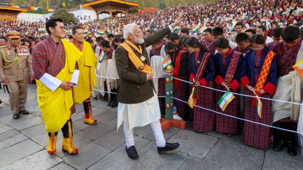 PM Modi ને ભૂતાનમાં મળ્યું સર્વોચ્ચ નાગરીક સન્માન, ભૂતાનવાસીઓએ સ્વાગતમાં કર્યા ગુજરાતી ગરબા, જુઓ વીડિયો