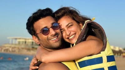 મીડિયા રીપોર્ટસ અનુસાર કૃતિ અને પુલકિત જે બંન્ને દિલ્હીમાં માનેસરમાં ITC ગ્રાન્ડમાં લગ્નનું આયોજન કર્યું છે. દિલ્હીમાં આ બંન્નેના લગ્નના ફંક્શન શરુ થઈ ચૂક્યા છે. તો ચાલો આજે આપણે જાણીએ કે, આ કપલમાં કોની પાસે કેટલી સંપત્તિ છે.