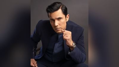 એક્ટર રણદીપ હુડ્ડા હાલમાં તેની અપકમિંગ ફિલ્મ સ્વતંત્ર વીર સાવરકરને લઈને ચર્ચામાં છે. આ ફિલ્મમાં તે સાવરકરના રોલમાં જોવા મળશે. આ ફિલ્મની સાથે જ રિપોર્ટ મુજબ તો ટૂંક સમયમાં રાજકારણમાં પ્રવેશ કરી શકે છે. પરંતુ હવે રણદીપ હુડ્ડાએ આ તમામ સમાચારો પર પોતાનું મૌન તોડ્યું છે અને જણાવ્યું છે કે રાજકારણમાં પ્રવેશને લઈને તેનો શું પ્લાન છે.