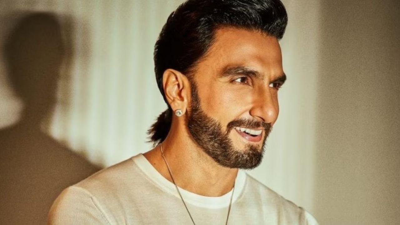 Aditya Dhar, the director of the film 'Uri: The Surgical Strike', was preparing to make something explosive and action-packed with this film itself.  Now he has chosen Ranveer Singh for this.  According to reports, Ranveer and Aditya have met several times over this in the last 3 weeks.  The paper work for this will also be completed soon.