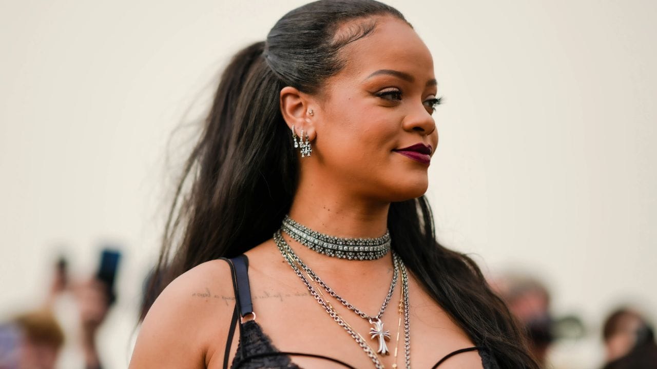 રિહાના પાસે Ferrari 458 Italia કાર પણ છે. આ ક્લાસી કારની કિંમત $229,832 (લગભગ 1,90,20,195 રૂપિયા) છે.