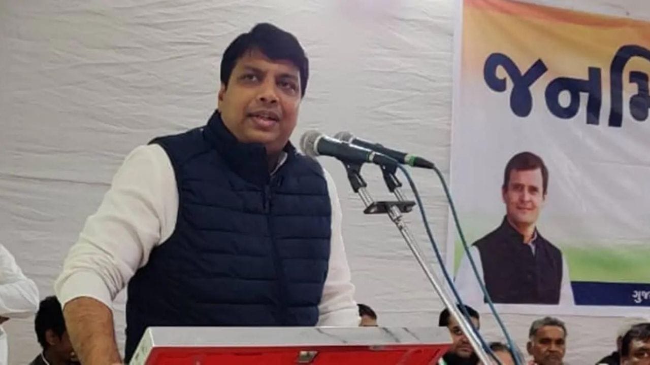 રોહન ગુપ્તા કોંગ્રેસના IT સેલના અધ્યક્ષ પણ રહી ચુક્યા છે.  તેમના પિતા રાજકુમાર ગુપ્તા પણ કોંગ્રેસના નેતા હતા. રોહનને ટીવી ડિબેટમાં કોંગ્રેસનો પક્ષ રજૂ કરતા અનેકવાર જોઇ શકાયા છે.
