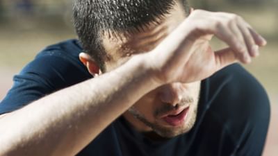 ઉનાળાની ઋતુ આવી ગઈ છે. આ સિઝનમાં લોકો લૂ લાગવાથી લઈને પેટની સમસ્યાથી સૌથી વધુ પરેશાન રહે છે. ખાવા-પીવામાં નાની-નાની બેદરકારી પણ સ્વાસ્થ્યને નુકસાન પહોંચાડે છે. ખાસ કરીને જે લોકો હેલ્ધી ડાયટ અને લાઈફસ્ટાઈલ ફોલો કરતા હોવ તેમ છત્તા પણ સિઝન ચેન્જ થતા ખોરાકની સિધી અસર શરીર પર જોવા મળે છે.