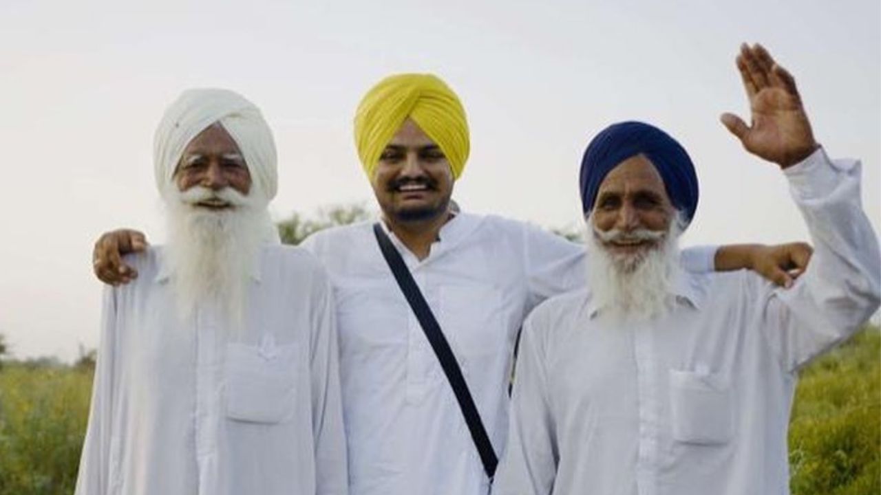 2022 વિધાનસભા ચૂંટણીમાં કોંગ્રેસનો સાથ પકડ્યો અને રાજકારણમાં એન્ટ્રી કરી હતી અને માનસાથી ચૂંટણી લડી હતી. પરંતુ મ્યુઝીકની પીચની જેમ તેની રાજકારણની પીચ સારી રહી નથી. ચૂંટણીમાં હાર મળી હતી.