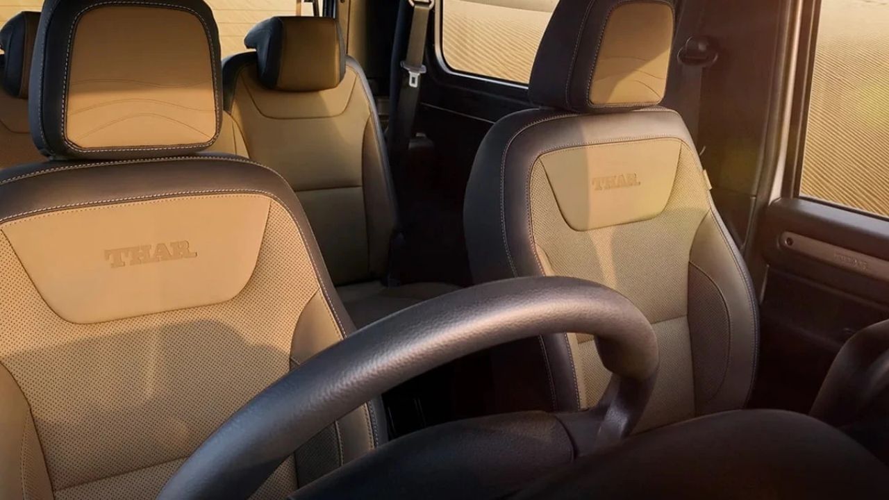 મહિન્દ્રા થાર અર્થ એડિશનના ઈન્ટિરિયર વિશે વાત કરીએ તો, તેમાં ડેશબોર્ડ પર ડેકોરેટિવ VIN નંબર, લેધરેટ સીટ્સ, ડ્યુન ડિઝાઈન હેડરેસ્ટ, સીડ સ્ટીચિંગ એલિમેન્ટ્સ અને સીટો પર અર્થ બ્રાન્ડિંગ, ડોર પેડ્સ પર ડેઝર્ટ ફ્યુરી થાર બ્રાન્ડિંગ, ડ્યુઅલ ટોન એસી વેન્ટ્સ, AVAC હાઉસિંગ, ગિયર નોબ પર ડાર્ક ક્રોમ એક્સેંટ જેવી સુવિધાઓ જોવા મળે છે. 