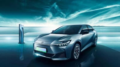 ટોયોટા ભારતમાં પ્રથમ ઇલેક્ટ્રિક કાર લાવવાની તૈયારી કરી રહી છે. રિપોર્ટ્સ અનુસાર, આ અર્બન SUV કોન્સેપ્ટ પર આધારિત કાર હશે. મારુતિ-ટોયોટા ભાગીદારીના કારણે ટોયોટા ઇલેક્ટ્રિક કાર અને મારુતિ eVX વચ્ચે ઘણી સમાનતાઓ હશે.