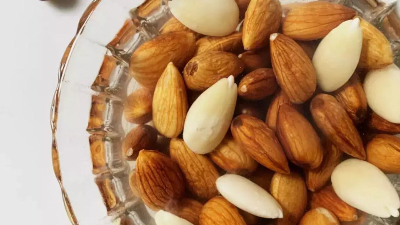 કબજિયાત, વાળ ખરવા કે ટેનિંગ, બદામનું તેલ આપશે રાહત, તેનો આ રીતે કરો ઉપયોગ Gujarati News