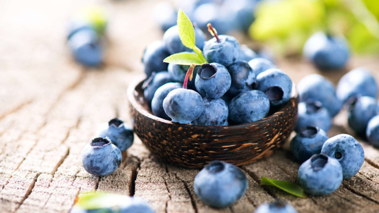 Blueberries are rich in antioxidants, especially anthocyanins, which have been linked to better memory.  You can give it to kids as a snack by mixing it with fresh yogurt or adding it to a smoothie.