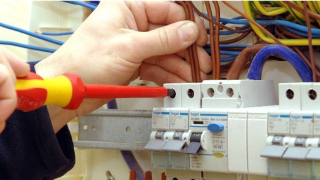 કેન્દ્ર સરકાર દ્વારા ગ્રાહક અધિકાર નિયમોમાં સુધારો કરવામાં આવ્યો છે, જેમાં નવા કનેક્શન માટે રાહ જોવાનો સમય ઓછો કરવામાં આવ્યો છે.