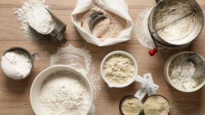 ભારતીય વસ્તીના મોટા વર્ગનો આહાર રોટલી વિના અધૂરો છે. જો કે, આ રોટલી કયા પ્રકારના લોટમાંથી બનાવવી જોઈએ તે અંગે હંમેશા ચર્ચા થતી રહી છે. આપણા કૃષિપ્રધાન દેશમાં ઘણા પ્રકારના લોટ છે. દરેક લોટની પોતાની વિશેષતા અને ગુણધર્મો છે. તમારા આહારમાં આનો સમાવેશ કરીને, તમે સરળતાથી સ્વસ્થ રહી શકો છો. આજે અમે તમને આવા જ 5 હેલ્ધી લોટ વિશે જણાવી રહ્યા છીએ.