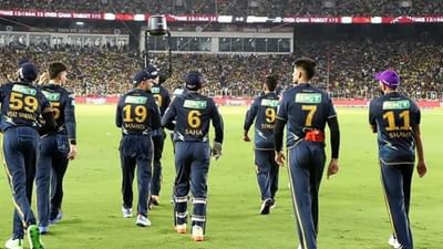 ઇન્ડિયન પ્રીમિયર લીગની મેચ દરમિયાન ધીમી ઓવર રેટ માટે બુધવારે ટીમ પર 12 લાખ રૂપિયાનો દંડ ફટકારવામાં આવ્યો હતો. આઇપીએલના એક નિવેદનમાં કહેવામાં આવ્યું છે કે, ગિલને રૂ. 12 લાખનો દંડ ફટકારવામાં આવ્યો હતો કારણ કે આઇપીએલની આચાર સંહિતા હેઠળ સીઝનમાં આ તેની ટીમનો પ્રથમ ગુનો છે.