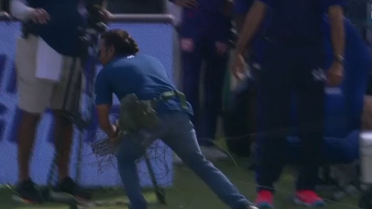 જાણકરી મળી રહી છે કે સ્પાઈડર કેમના વાયરને લઈ સમસ્યા હતી.લખનૌ સુપર જાયન્ટ્સ વચ્ચેની IPL 2024ની મેચમાં સ્પાઈડરકેમનો કેબલ તૂટીને જમીન પર પડવાને કારણે અણધારી સમસ્યાનો સામનો કરવો પડ્યો હતો.