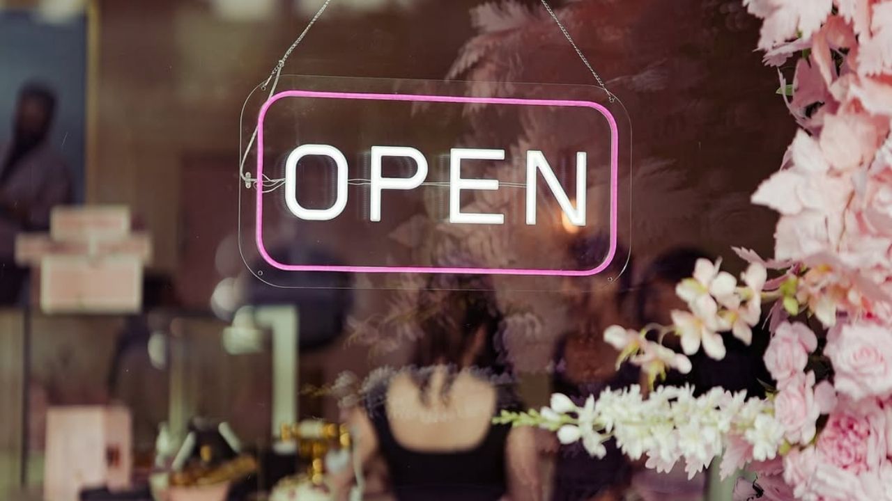 તાજેતરમાં કપિલ શર્માના નવા કાફેમાં ગોળીબાર થયો હતો, જેની જવાબદારી ખાલિસ્તાની આતંકવાદી હરજીત સિંહ લડ્ડીએ લીધી છે. જોકે, ગોળીબારનું કારણ આપવાની સાથે, તેણે કપિલને ભવિષ્ય માટે ધમકી પણ આપી છે.
