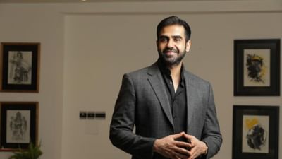 અબજોની કમાણી કરનાર ઝીરોધાના સ્થાપક નિખિલ કામથ આજે પણ ભાડાના મકાનમાં રહે છે. તેણે આજ સુધી ઘર નથી ખરીદ્યું, તેની પાછળ તેણે મોટું કારણ આપ્યું છે. ખરેખર, નિખિલ કામથ પ્રોપર્ટીમાં રોકાણની વિરુદ્ધ છે. પૈસા અને પ્રોપર્ટીના સંબંધમાં તેમનું ફંડા ખુબ જ અલગ છે. તેમના મતે, બેંગલુરુમાં વાસ્તવિક સંપત્તિ નથી. ચાલો તમને જણાવીએ કે તે કેમ હજું પણ ઘર કેમ નથી ખરીદ્યું.