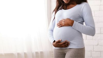 ગર્ભાવસ્થા દરમિયાન મહિલાઓની ખાસ કાળજી લેવી જરૂરી છે. માતા અને બાળક બંનેની સલામતી મહત્વપૂર્ણ હોય છે. એક નાની ભૂલ પણ માતા અને બાળક બંને પર અસર કરી શકે છે. આ જ કારણ છે કે આ સમયે ખાવા-પીવાની ચીજો પર પણ વિશેષ ધ્યાન રાખવામાં આવે છે.