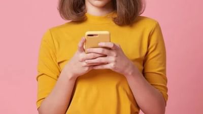 એક સમસ્યા જે ક્યારેક ટચસ્ક્રીન ફોન સાથે આવે છે તે એ છે કે જો તમે આકસ્મિક રીતે ફોન પર સ્પર્શ કરો છો, તો તમે ગમે ત્યાં પહોંચી જાઓ છો કે પછી ઘણી એવી કામની વસ્તુઓ અજાણતાથી ડિલીટ થઈ જાય છે. આવી સ્થિતિમાં, જ્યારે ફોનમાંથી ફોટા અને વીડિયો ડિલીટ થઈ જાય છે ત્યારે સમસ્યા ઊભી થાય છે. હવે આ ડેટા પાછા કેવી રીતે લાવવા અને ડિલીટ થઈ ગયેલા ફોટો પાછા કેવી રીતે જોઈ શકીએ છે તેને લઈને આપડે અનેક પ્રયાસ કરતા હોય છે પણ પાછા મેળવી શકાતા નથી.(ફોટો ક્રેડિટ- સોશિયલ મીડિયા)